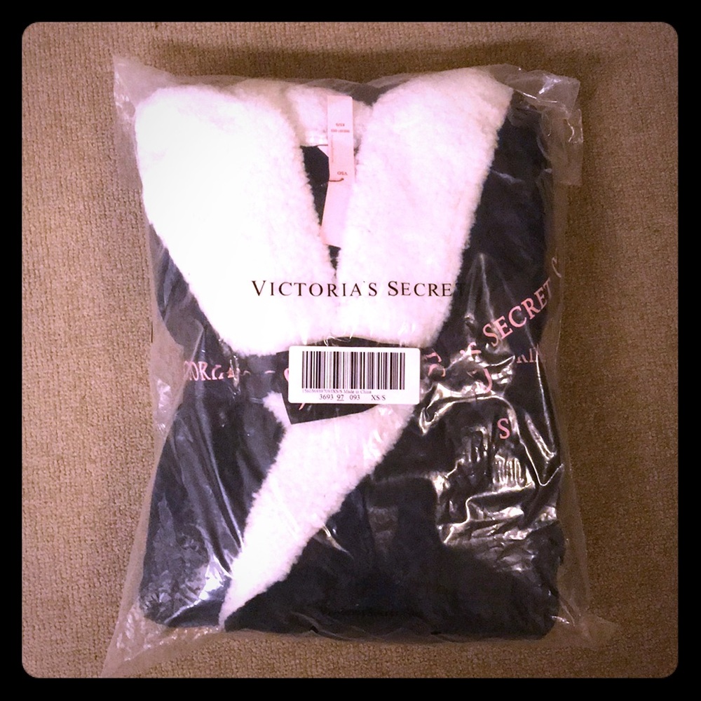 Victoria Secret Black Robe. Faux Fur trim. Hooded
